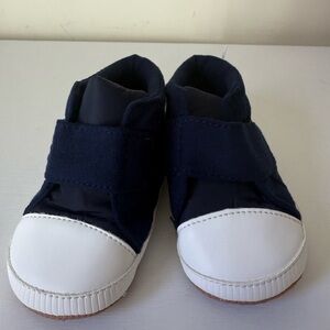 NWT Old Navy baby quilted blue shoes Velcro closure